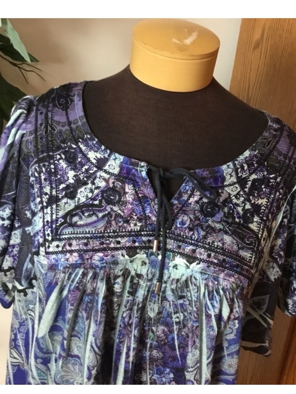 Roz & Ali Women’s 1X Paisley Lace Back Peasant Blouse - Picture 13 of 16